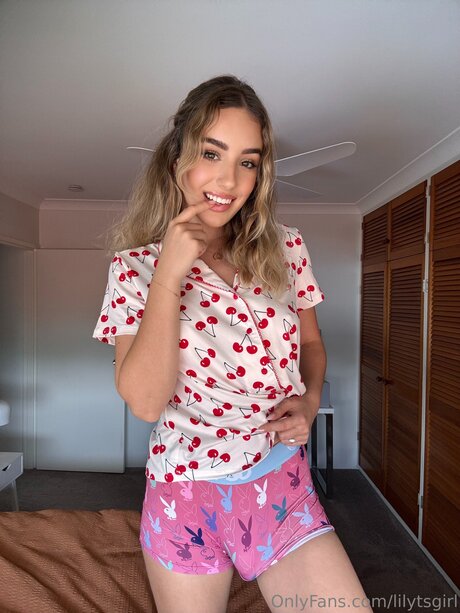 Lilytsgirl nude model pictures