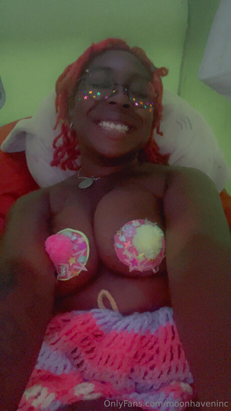 Moonhaveninc pornstar naked pic