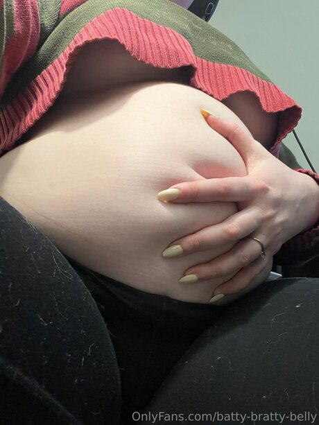 Batty Bratty Belly pornstar top photos