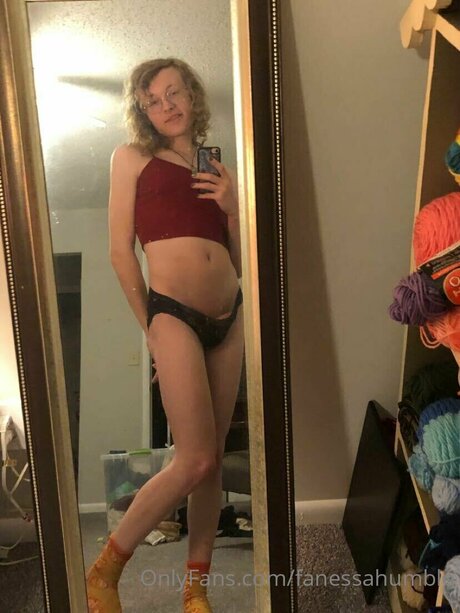 Fanessahumble xxx star photos