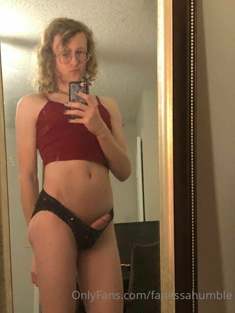 Fanessahumble model adult image