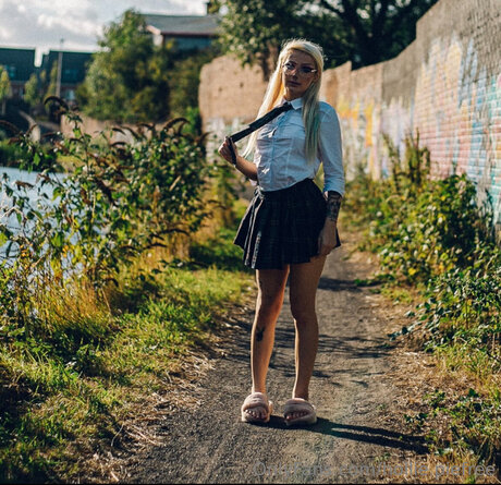 Hollie Piefree pornstar sex archive