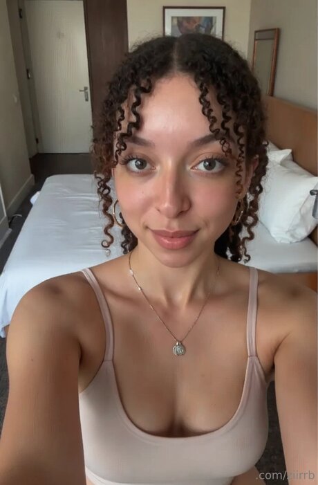 Sunny Bell nude model picture