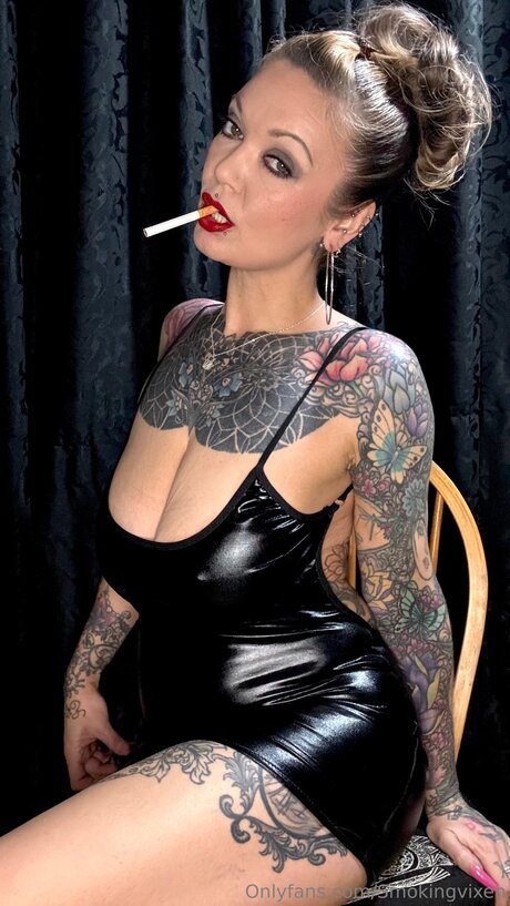 Smokingvixen exclusive model pictures