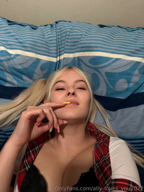 Ally Loves You2022 model nice img