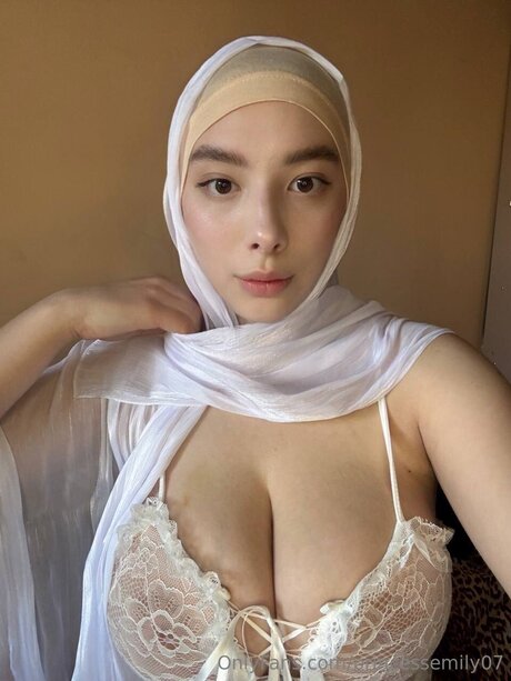 Princessemily07 pornstar nude photos