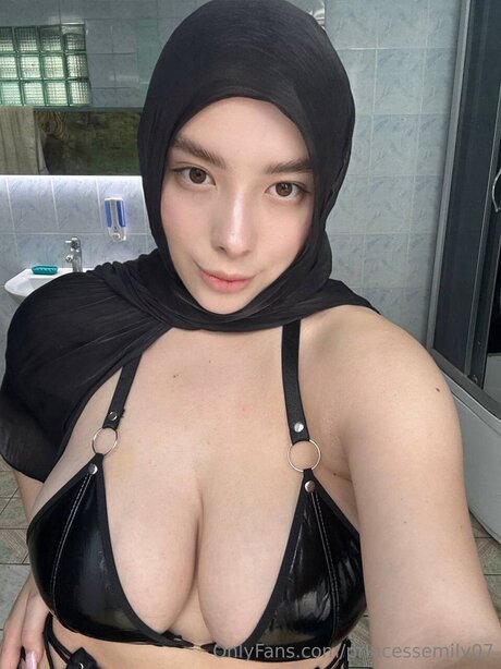 Princessemily07 star naked photo