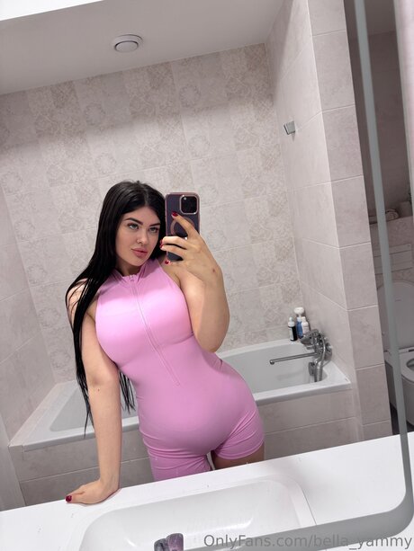 Bella Yammy xxx pornstar photos