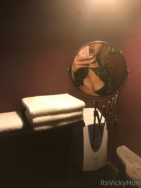 Itsvickyhun erotic actress gallery