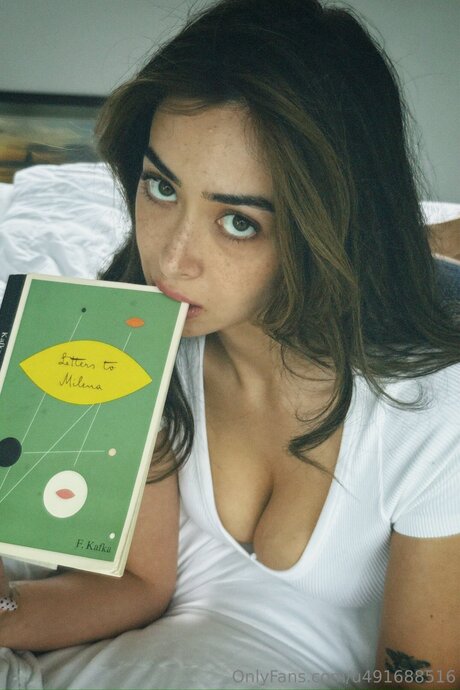 Chloekim exclusive model image