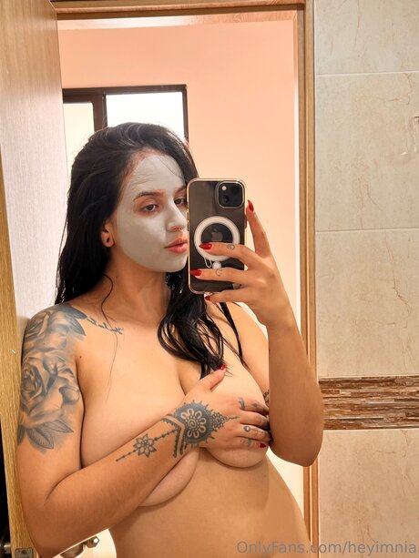 Heyimnia nude model pictures