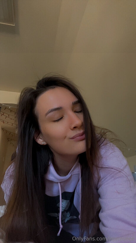 Jojoroseee star high quality image