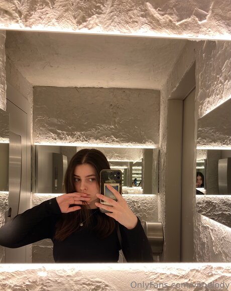 Vimelody model perfect gallery