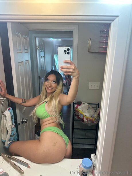 Dezzywaifu porn actress pictures