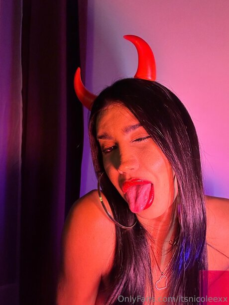 Itsnicoleexx model adult img