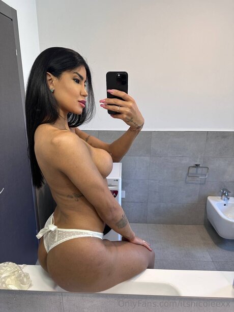 Itsnicoleexx model nudes image