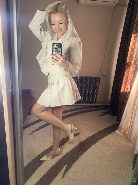 Viki Cherry art model gallery