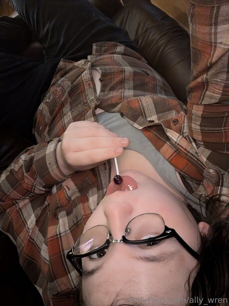 Ally Wren model nude image