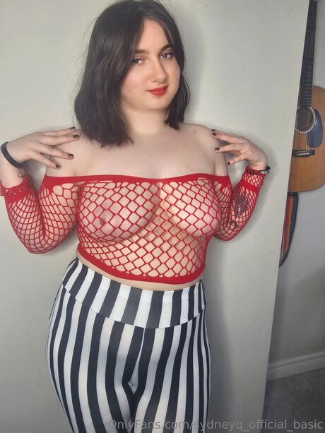 Sydneyq Official Basic pretty model photos