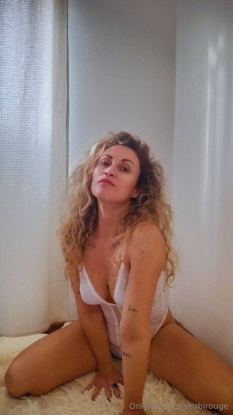 housewife onlyfans beautiful picture