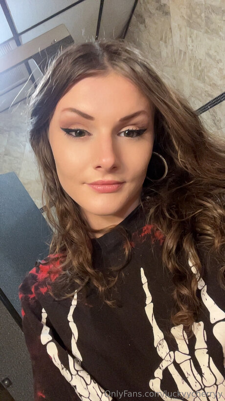 Luckyycherryy top star pictures