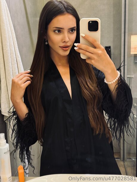 Karina Paw top model picture