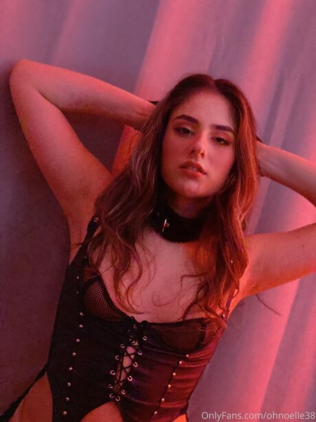 Ohnoelle38 pornstar erotic pictures