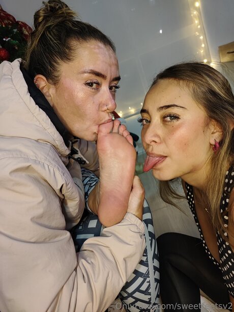 Sweetfeetsv2 model naked photos