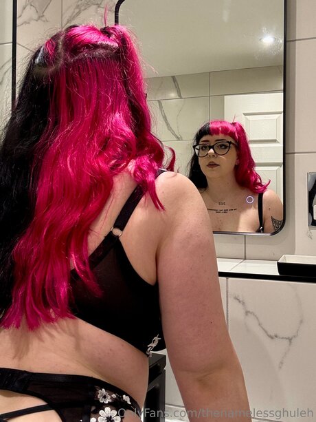 Thenamelessghuleh pretty model pic