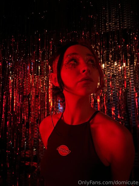 Domicute sexy actress image