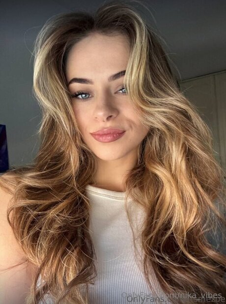 Nika Vibes hd actress photo