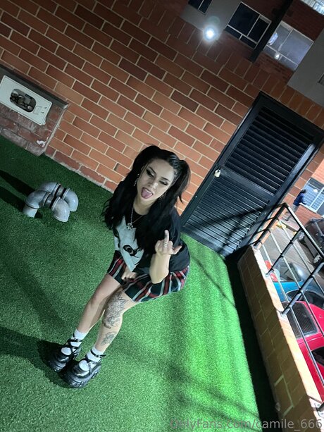 Camile 666 sexy actress image