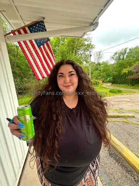 Thixxx Momma star nudes gallery