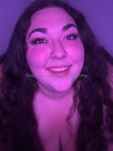 Thixxx Momma model pretty image
