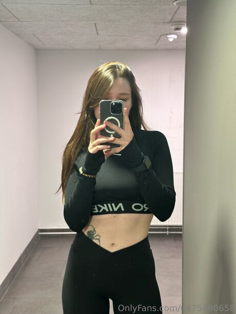 Lolla Sin model porn images