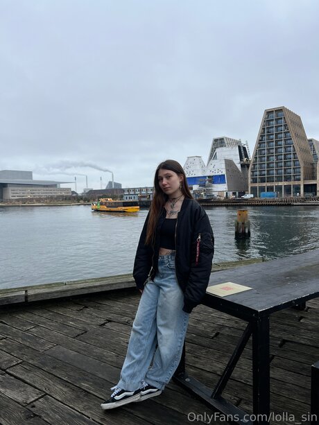 Lolla Sin porn actress pic