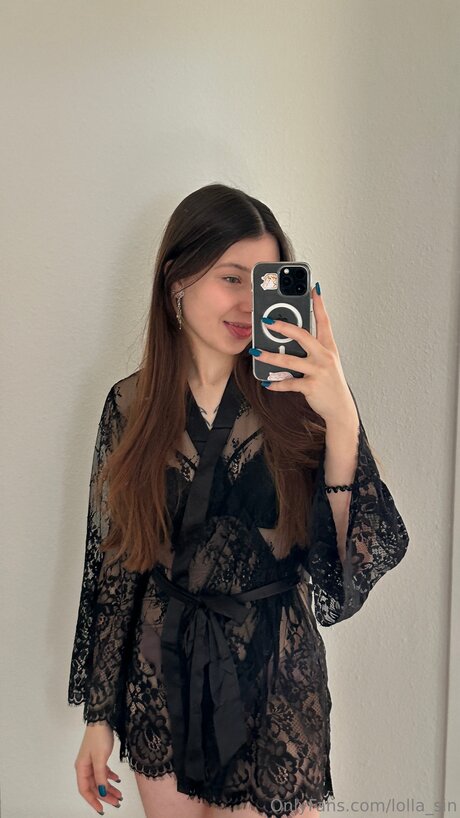 Lolla Sin model free photo