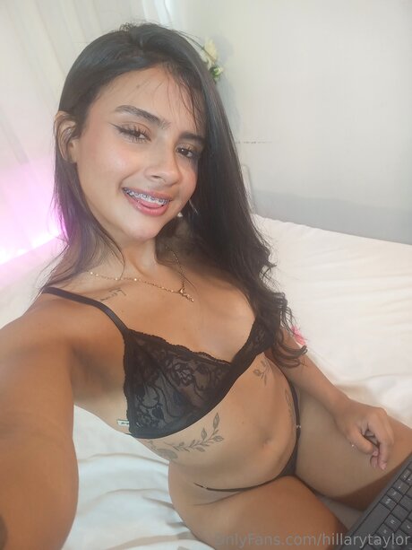 Hillarytaylor model nude img