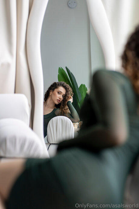 Bbydollonthego pornographic actress image