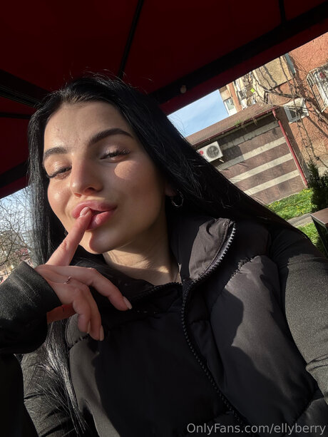 Ellyberry model exclusive photos