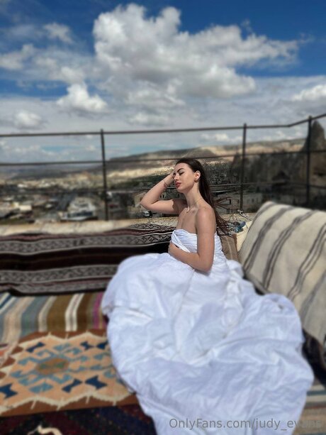 Judy Evans exclusive actress pictures