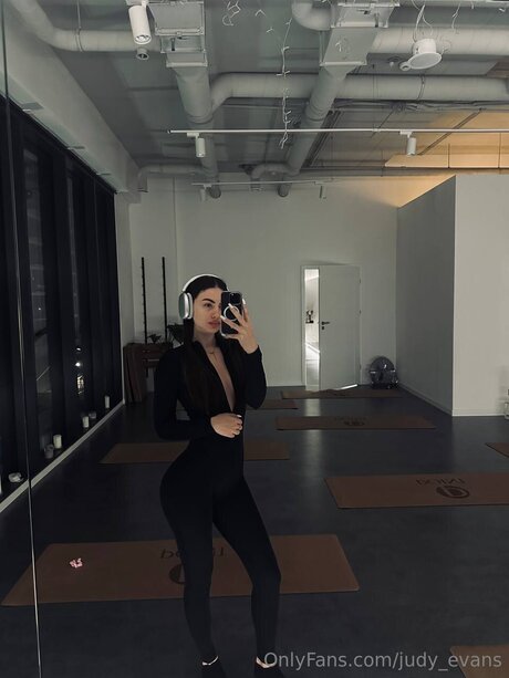 Judy Evans nude model archive