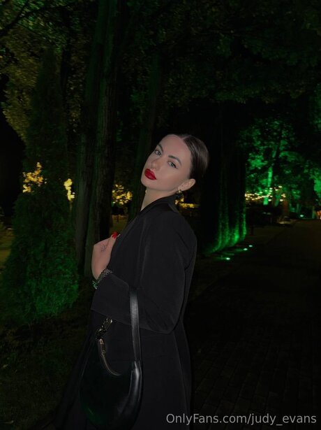 Judy Evans erotic actress pic