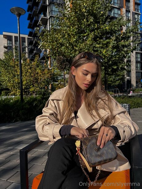 Slyemma star art photo