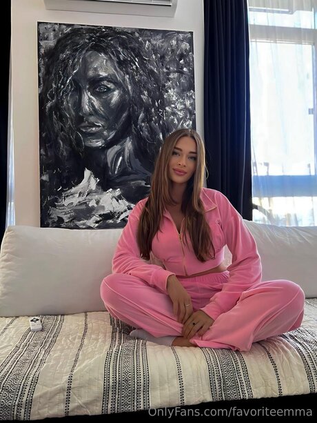 Slyemma model beautiful photos