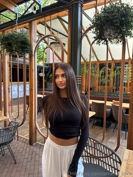 Amelia Lovis nude pornstar pic