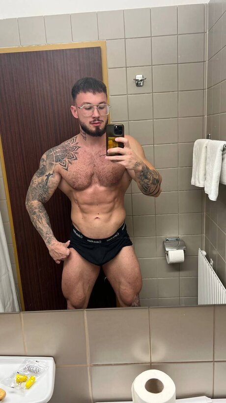 Gordon Sam beautiful model pics