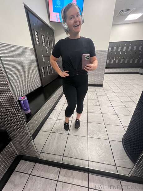 Hallienextdoor model hot galleries