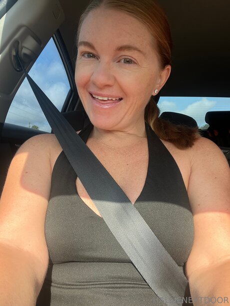 Hallienextdoor model beautiful pic