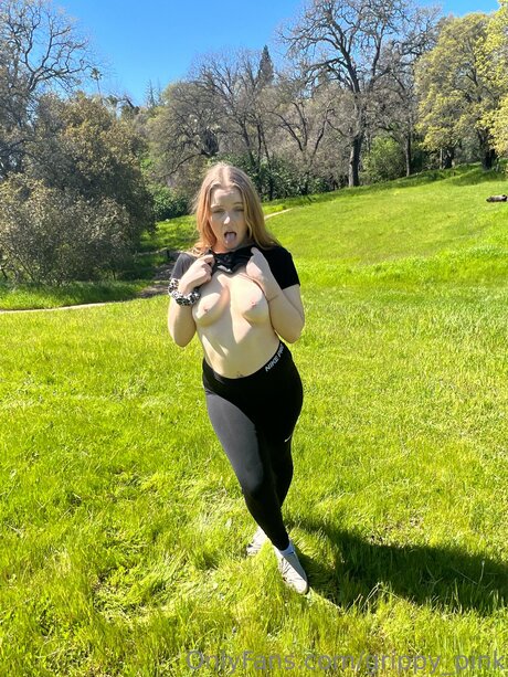 Grippy Pink pretty actress gallery